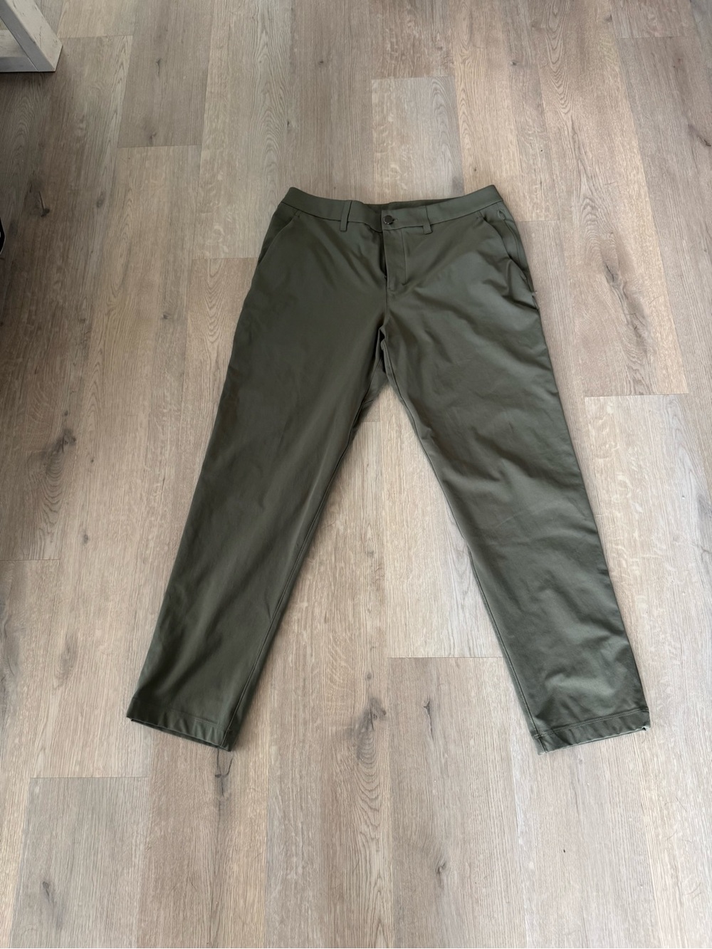 lululemon athletica Men's Olive Utility Chino Pants